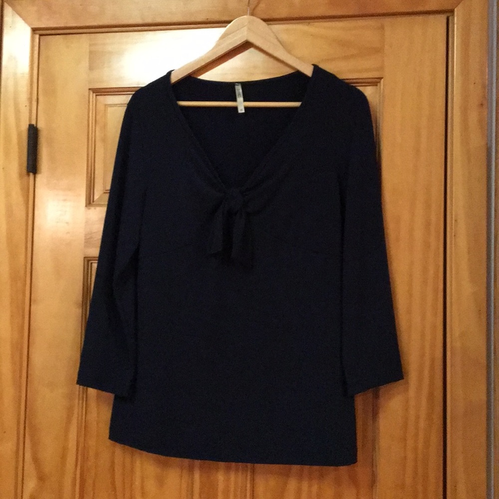 Women’s dark navy top